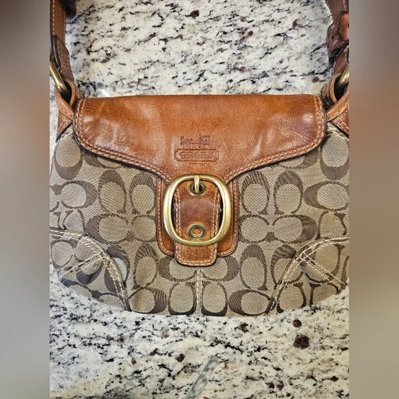 Vintage Coach Brown and Tan Signature Shoulder Bag - Picture 4 of 11